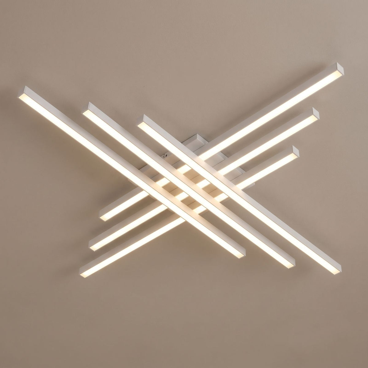 Crossed Linear Bar LED Ceiling Light: close-up of the materials and finish