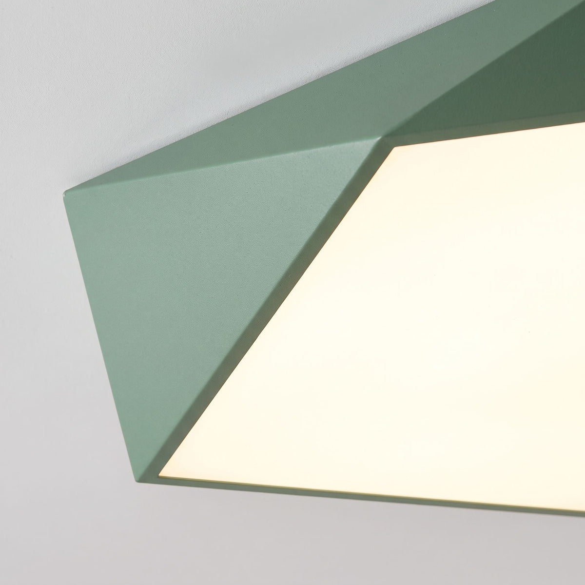 Close-up of the faceted frame