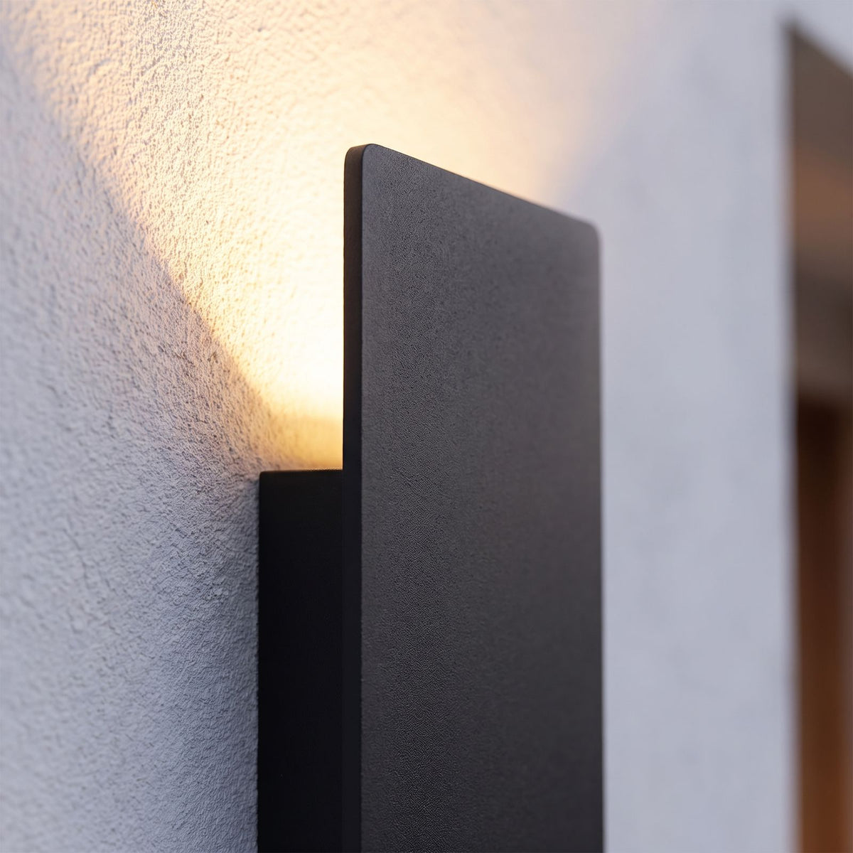 Close-up of the matte black aluminium bar and the light behind it