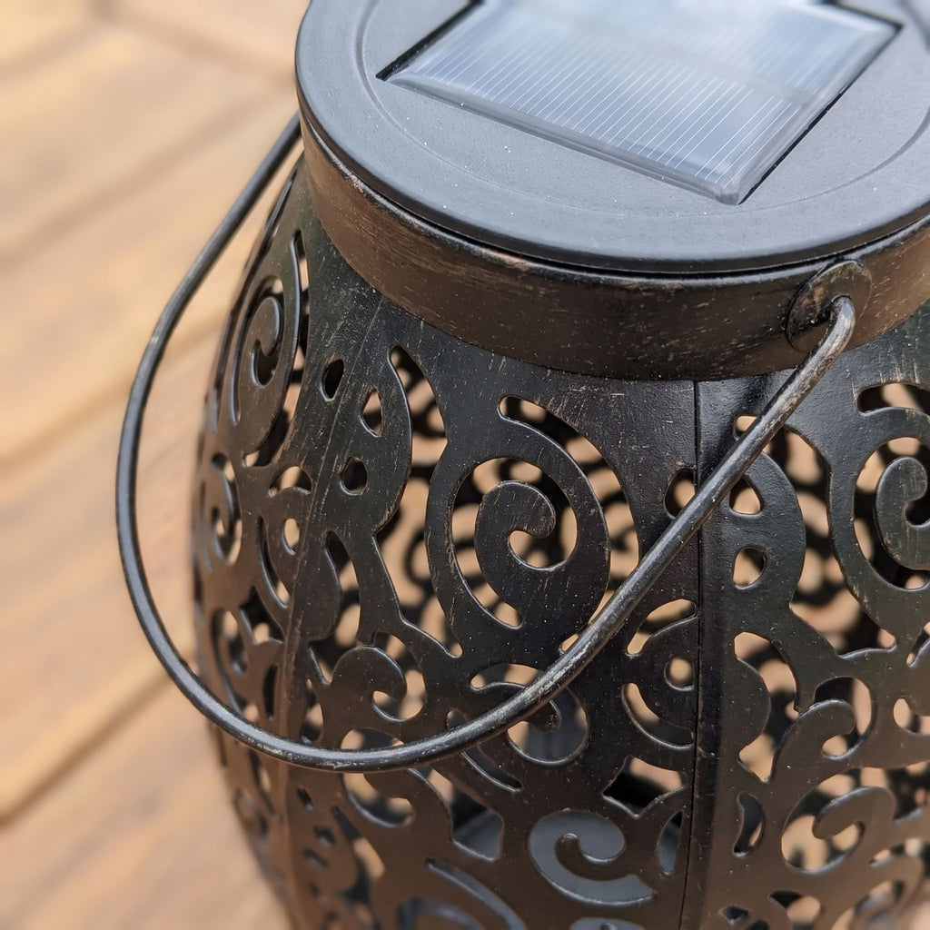 Close-up of the solar panel lid and scroll pattern