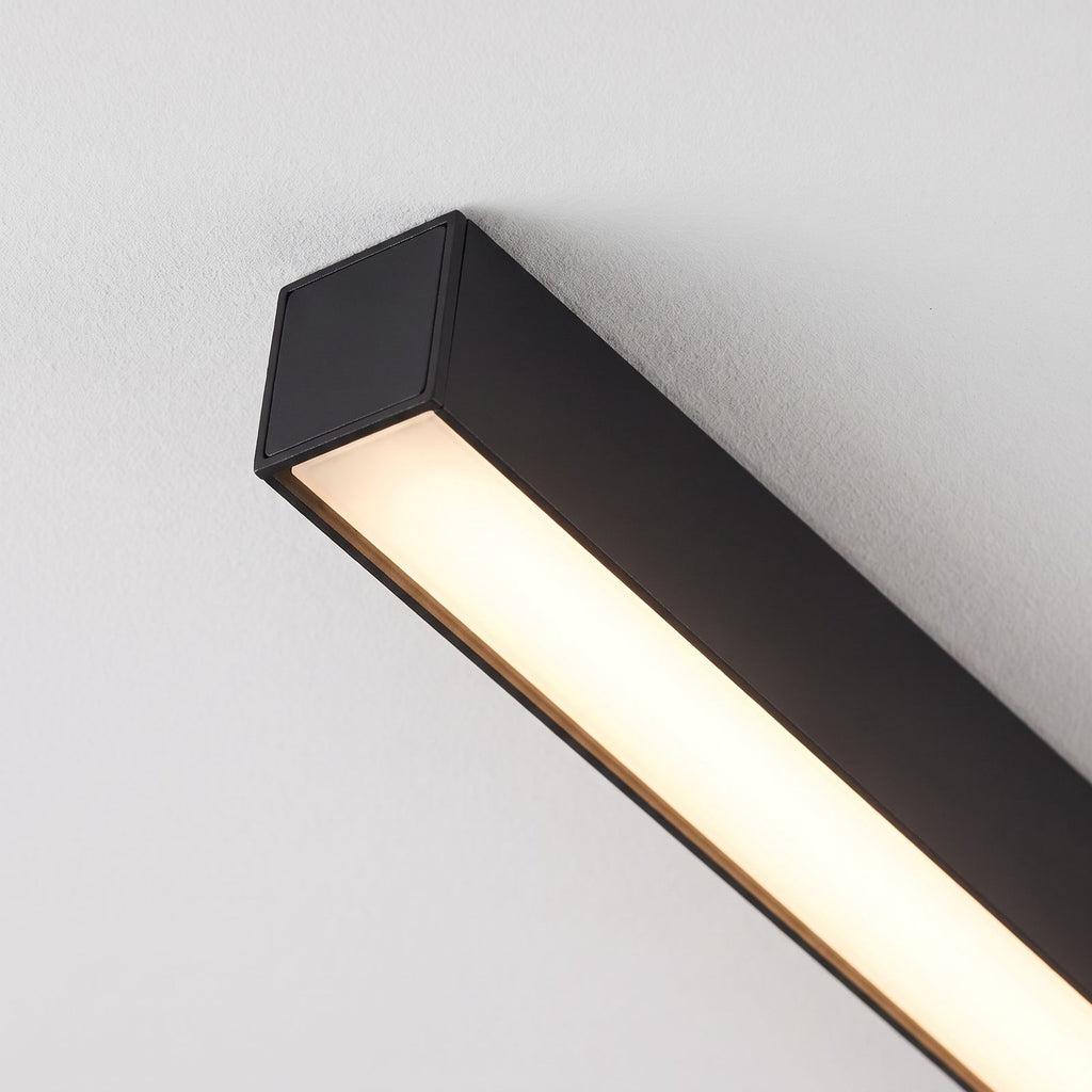 Close-up of the black aluminium bar and frosted diffuser