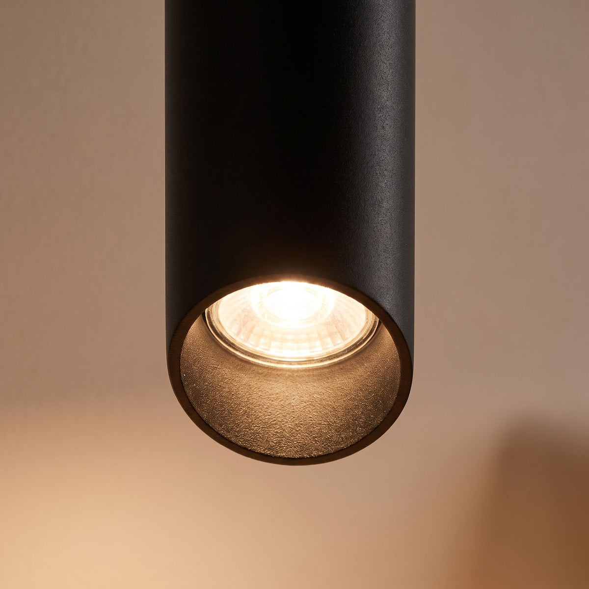 Close-up of the tube and recessed bulb