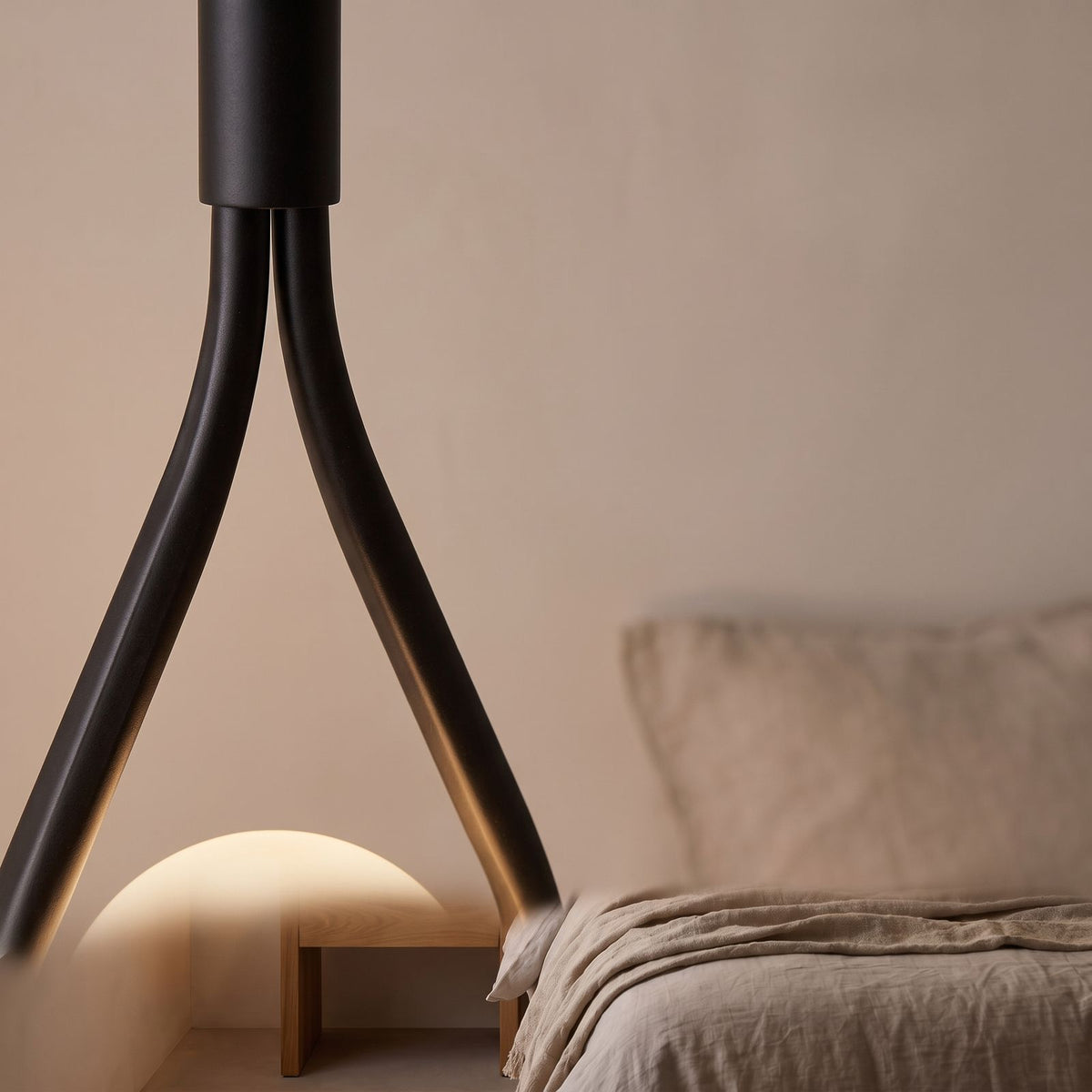 Close-up of the teardrop frame and glass globe